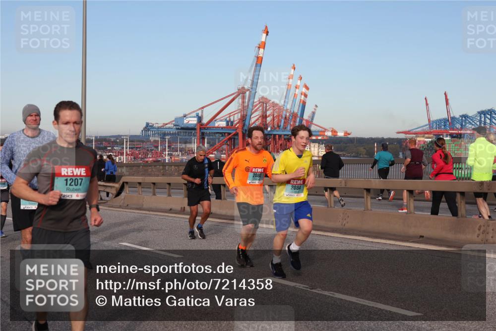 03.10.2024 - Köhlbrandbrückenlauf Matties Gatica Varas http://msf.ph/oto/7214358 03.10.2024 09:38:33 Position 2 1207, 2083, 2084 meine-sportfotos.de