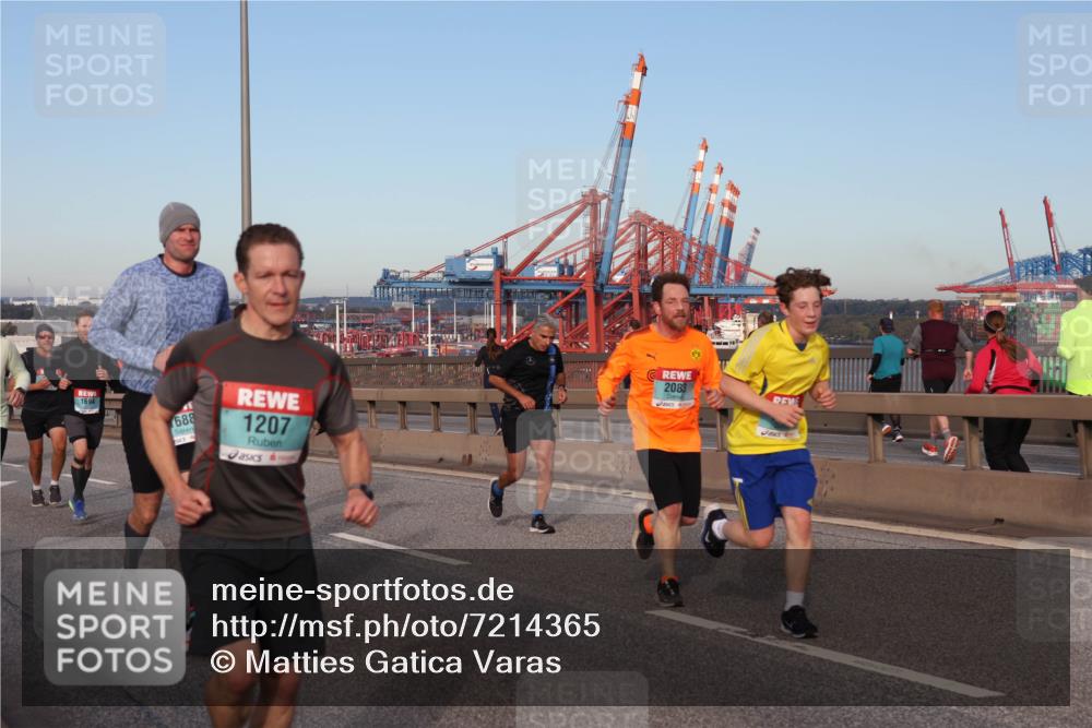 03.10.2024 - Köhlbrandbrückenlauf Matties Gatica Varas http://msf.ph/oto/7214365 03.10.2024 09:38:33 Position 2 1694, 688, 1207, 2083 meine-sportfotos.de