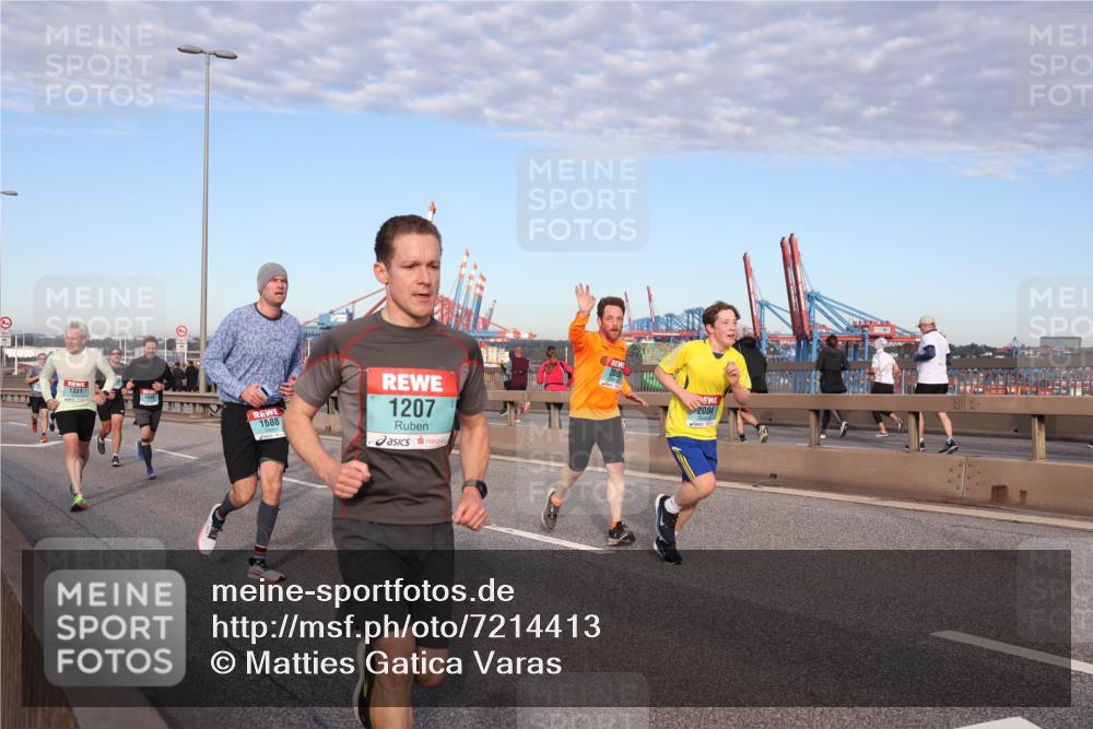 03.10.2024 - Köhlbrandbrückenlauf Matties Gatica Varas http://msf.ph/oto/7214413 03.10.2024 09:38:34 Position 2 1331, 1688, 1207, 2084 meine-sportfotos.de