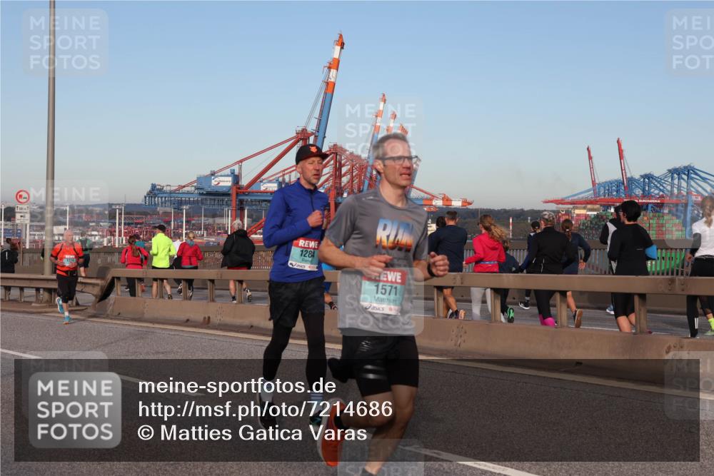 03.10.2024 - Köhlbrandbrückenlauf Matties Gatica Varas http://msf.ph/oto/7214686 03.10.2024 09:38:41 Position 2 500, 1, 1284, 1571 meine-sportfotos.de