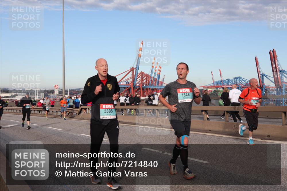 03.10.2024 - Köhlbrandbrückenlauf Matties Gatica Varas http://msf.ph/oto/7214840 03.10.2024 09:38:47 Position 2 3305, 1548, 1224 meine-sportfotos.de