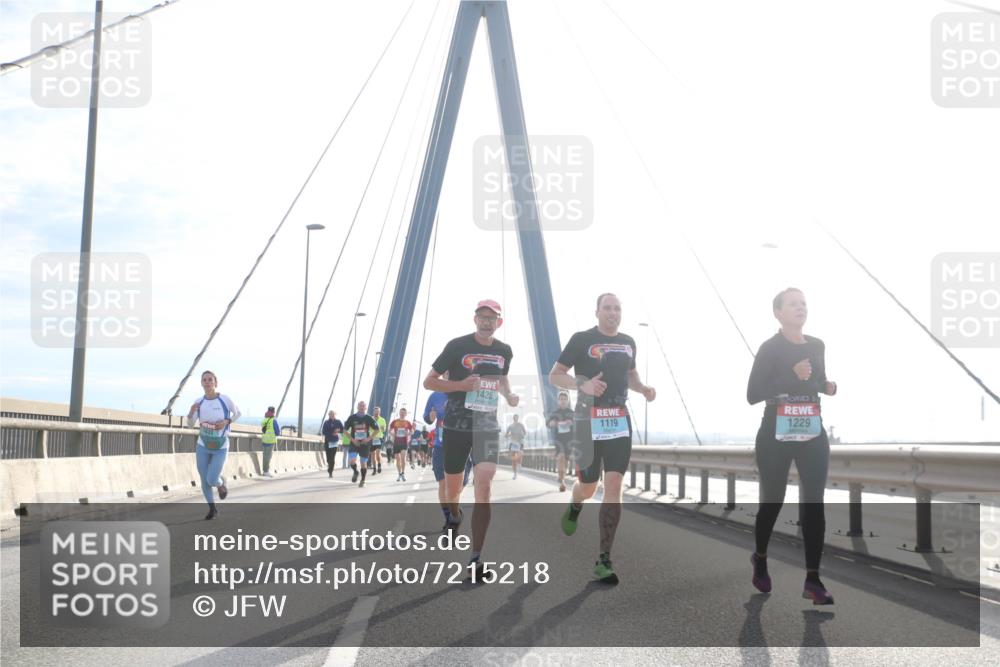 03.10.2024 - Köhlbrandbrückenlauf Jannik Wohlers http://msf.ph/oto/7215218 03.10.2024 09:22:02 Position 1 1425, 1119, 1229 meine-sportfotos.de