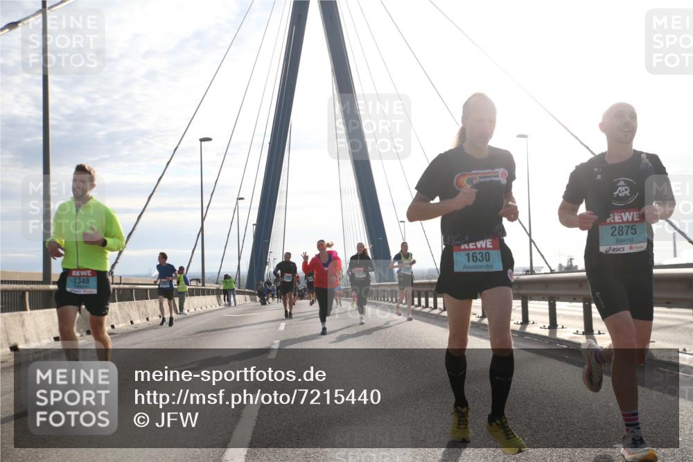 03.10.2024 - Köhlbrandbrückenlauf Jannik Wohlers http://msf.ph/oto/7215440 03.10.2024 09:22:09 Position 1 1348, 1630, 2875 meine-sportfotos.de