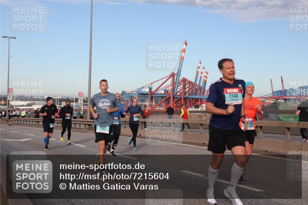 03.10.2024 - Köhlbrandbrückenlauf Matties Gatica Varas http://msf.ph/oto/7215604 03.10.2024 09:39:09 Position 2 3235, 633, 1950, 1144, 670 meine-sportfotos.de
