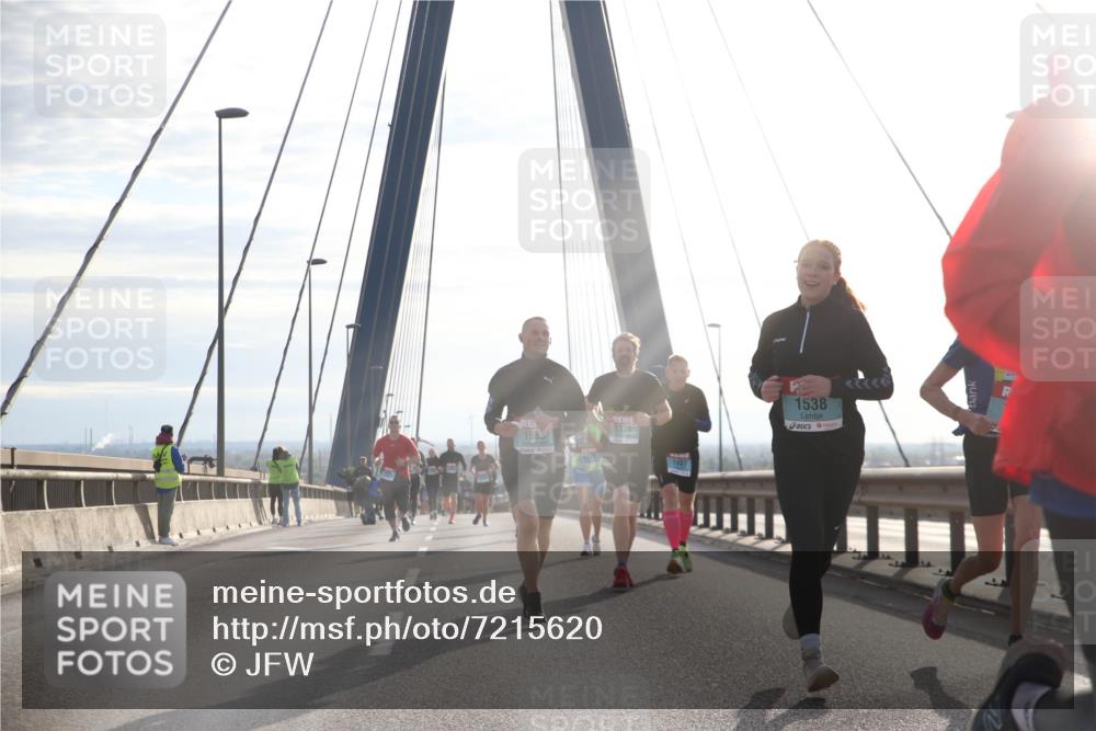 03.10.2024 - Köhlbrandbrückenlauf Jannik Wohlers http://msf.ph/oto/7215620 03.10.2024 09:22:12 Position 1 1983, 1323, 1538 meine-sportfotos.de