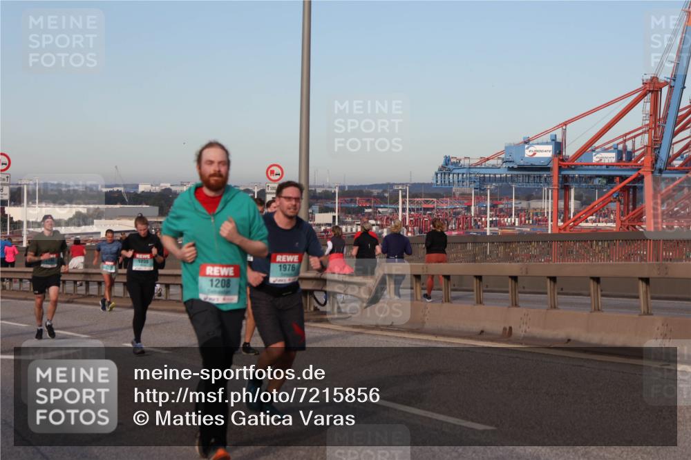 03.10.2024 - Köhlbrandbrückenlauf Matties Gatica Varas http://msf.ph/oto/7215856 03.10.2024 09:39:19 Position 2 8, 500, 1230, 1976, 1208 meine-sportfotos.de