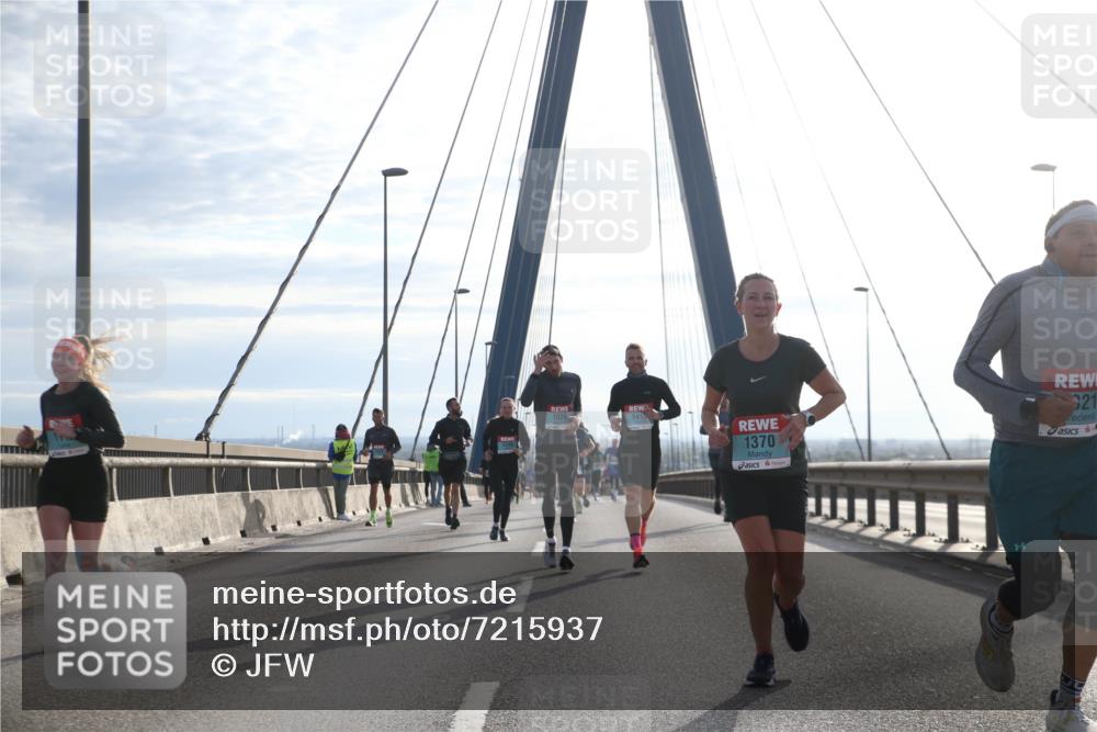 03.10.2024 - Köhlbrandbrückenlauf Jannik Wohlers http://msf.ph/oto/7215937 03.10.2024 09:22:21 Position 1 1318, 1415, 1370, 21 meine-sportfotos.de