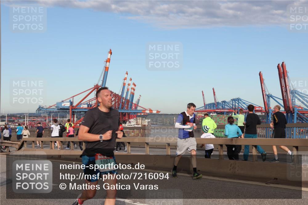 03.10.2024 - Köhlbrandbrückenlauf Matties Gatica Varas http://msf.ph/oto/7216094 03.10.2024 09:39:33 Position 2 1907 meine-sportfotos.de