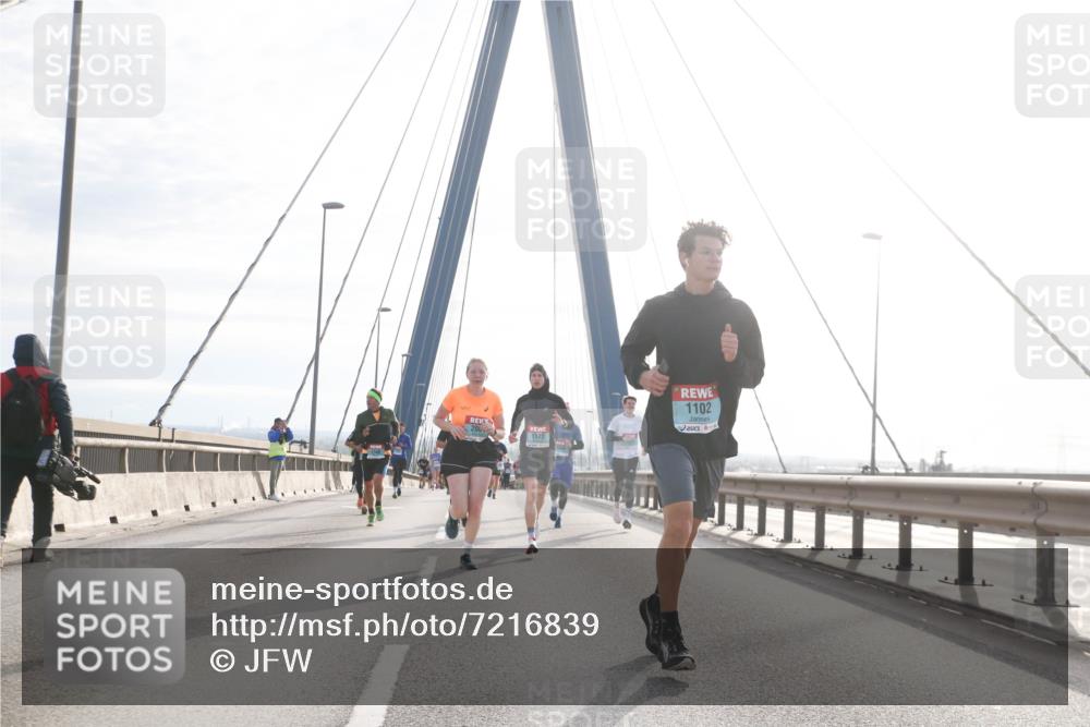 03.10.2024 - Köhlbrandbrückenlauf Jannik Wohlers http://msf.ph/oto/7216839 03.10.2024 09:22:29 Position 1 200, 1572, 1102 meine-sportfotos.de