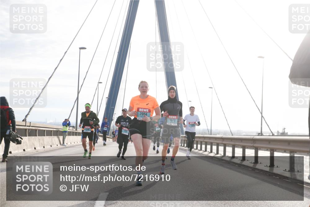 03.10.2024 - Köhlbrandbrückenlauf Jannik Wohlers http://msf.ph/oto/7216910 03.10.2024 09:22:30 Position 1 1340, 1262, 2004, 1572 meine-sportfotos.de