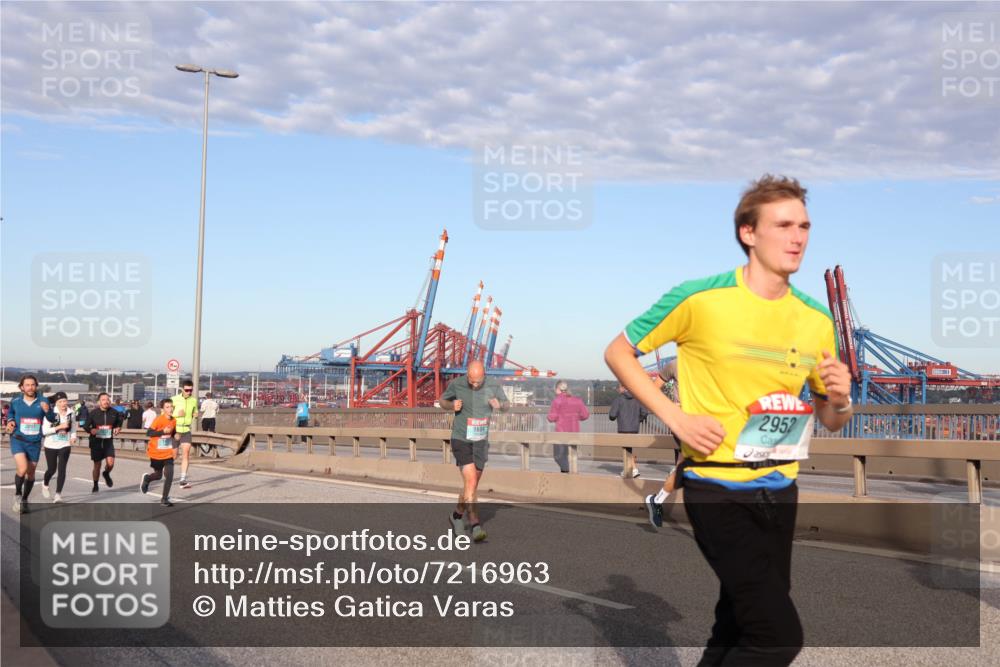 03.10.2024 - Köhlbrandbrückenlauf Matties Gatica Varas http://msf.ph/oto/7216963 03.10.2024 09:40:01 Position 2 2001, 2952 meine-sportfotos.de