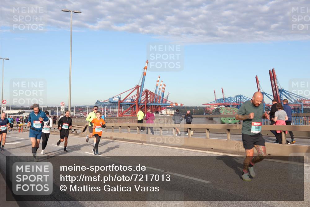 03.10.2024 - Köhlbrandbrückenlauf Matties Gatica Varas http://msf.ph/oto/7217013 03.10.2024 09:40:03 Position 2 2001, 1471, 1604 meine-sportfotos.de