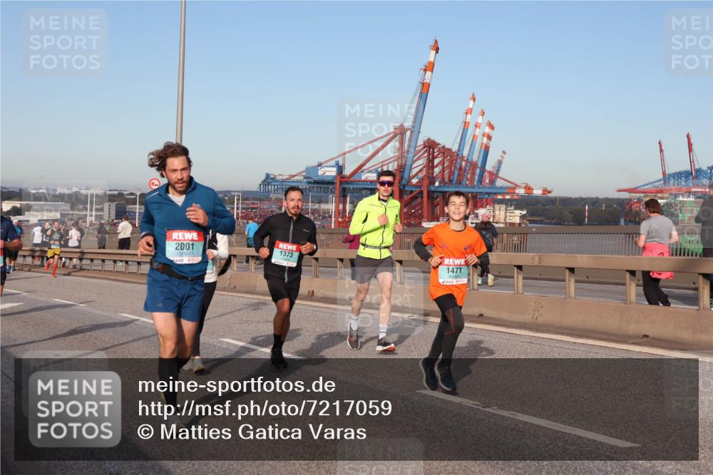 03.10.2024 - Köhlbrandbrückenlauf Matties Gatica Varas http://msf.ph/oto/7217059 03.10.2024 09:40:05 Position 2 2001, 1373, 1471 meine-sportfotos.de