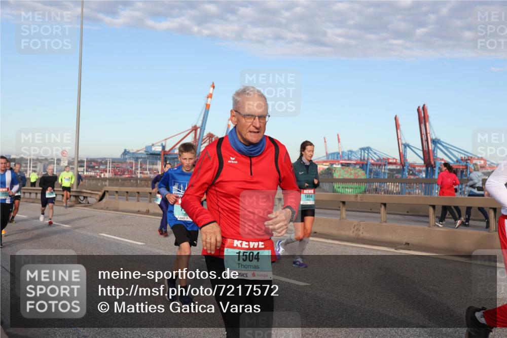 03.10.2024 - Köhlbrandbrückenlauf Matties Gatica Varas http://msf.ph/oto/7217572 03.10.2024 09:40:20 Position 2 1385, 1504, 1494 meine-sportfotos.de