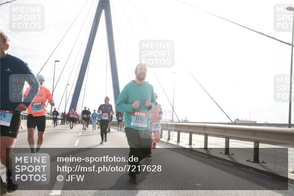 03.10.2024 - Köhlbrandbrückenlauf Jannik Wohlers http://msf.ph/oto/7217628 03.10.2024 09:22:50 Position 1 15, 1667, 1390, 1208, 1325 meine-sportfotos.de