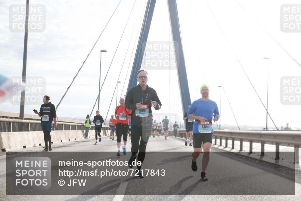 03.10.2024 - Köhlbrandbrückenlauf Jannik Wohlers http://msf.ph/oto/7217843 03.10.2024 09:22:56 Position 1 1400, 1690, 1304 meine-sportfotos.de