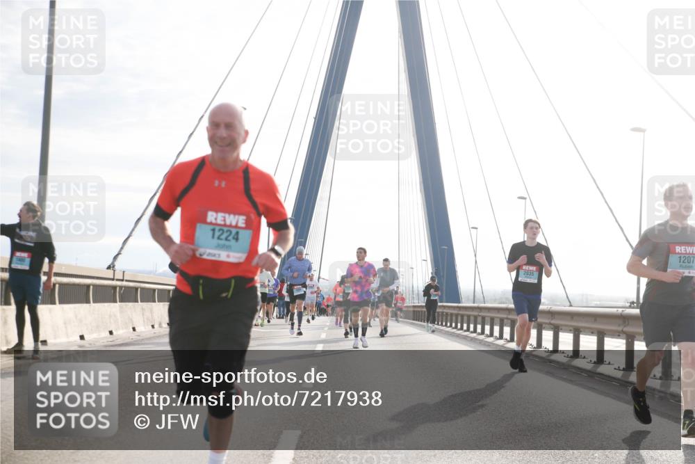 03.10.2024 - Köhlbrandbrückenlauf Jannik Wohlers http://msf.ph/oto/7217938 03.10.2024 09:22:58 Position 1 11, 1224, 2035, 1207 meine-sportfotos.de