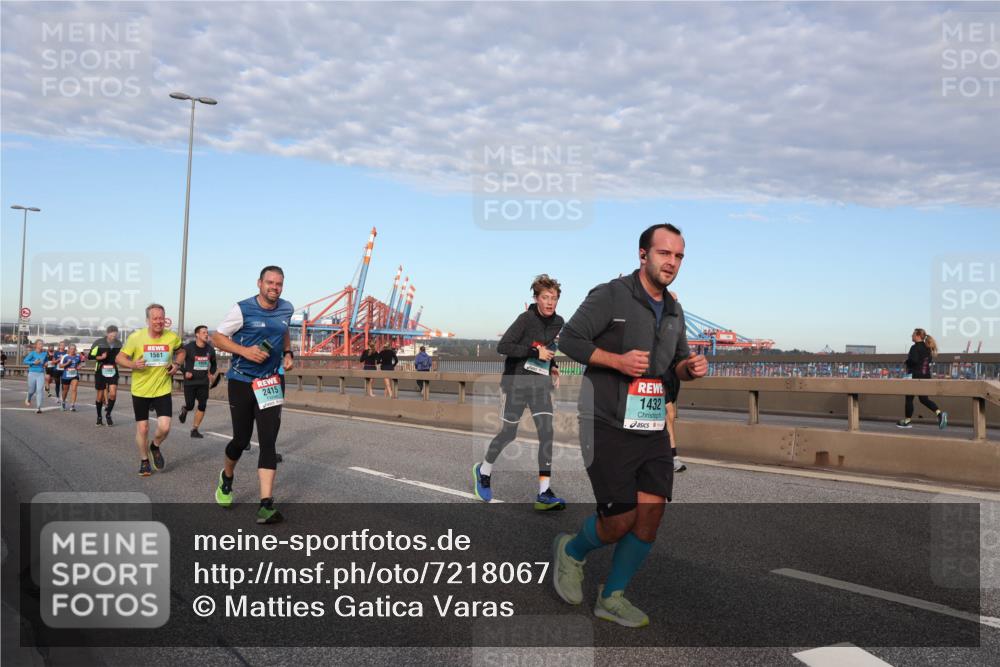 03.10.2024 - Köhlbrandbrückenlauf Matties Gatica Varas http://msf.ph/oto/7218067 03.10.2024 09:40:43 Position 2 1561, 2415, 1432 meine-sportfotos.de