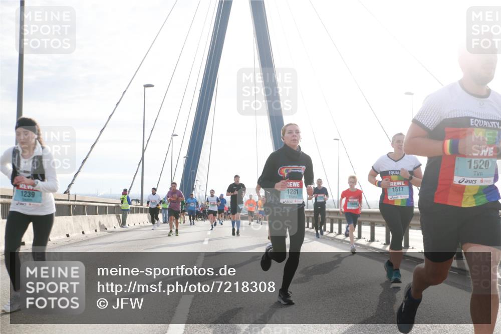 03.10.2024 - Köhlbrandbrückenlauf Jannik Wohlers http://msf.ph/oto/7218308 03.10.2024 09:23:08 Position 1 1239, 1281, 1669, 1517, 1520 meine-sportfotos.de