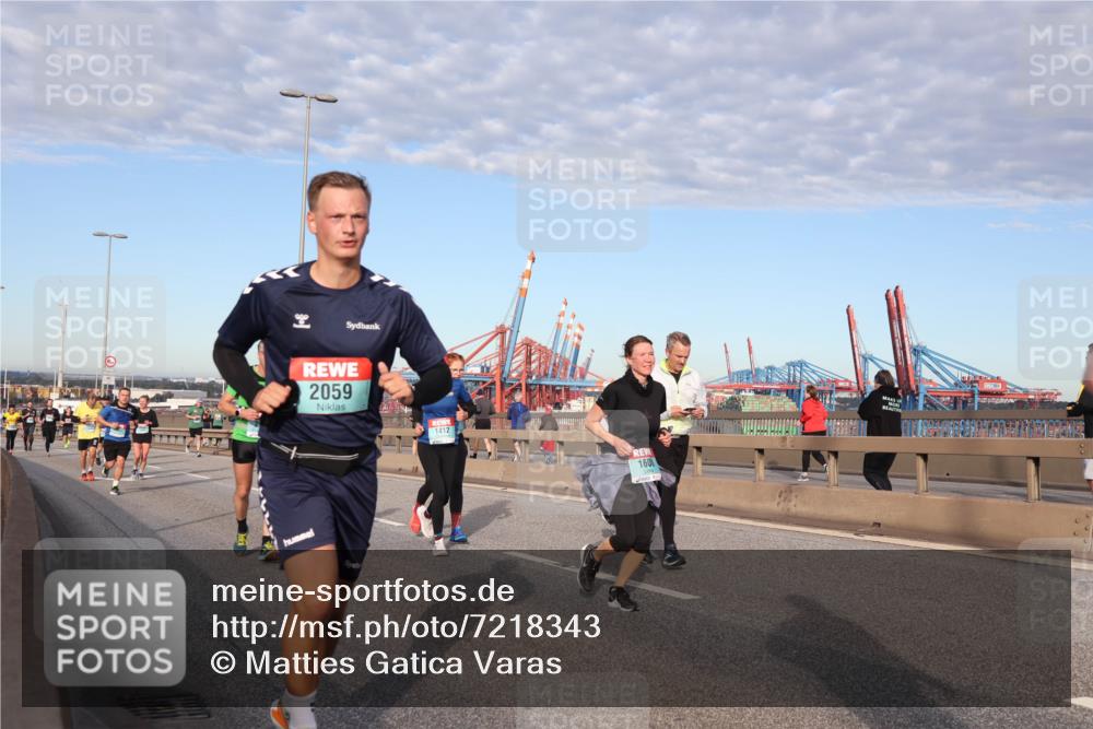 03.10.2024 - Köhlbrandbrückenlauf Matties Gatica Varas http://msf.ph/oto/7218343 03.10.2024 09:40:56 Position 2 2059, 1412, 160 meine-sportfotos.de
