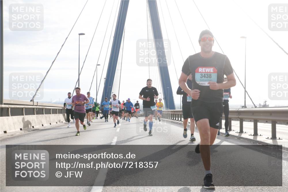 03.10.2024 - Köhlbrandbrückenlauf Jannik Wohlers http://msf.ph/oto/7218357 03.10.2024 09:23:11 Position 1 17, 3438, 1460 meine-sportfotos.de