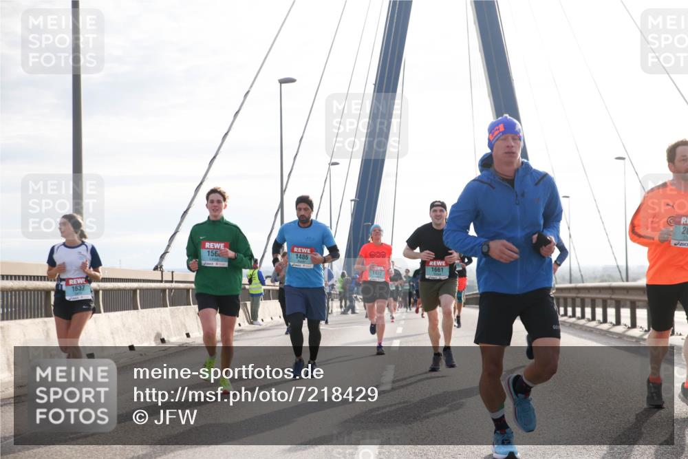 03.10.2024 - Köhlbrandbrückenlauf Jannik Wohlers http://msf.ph/oto/7218429 03.10.2024 09:23:17 Position 1 1637, 156, 1486, 1661, 1670, 20 meine-sportfotos.de