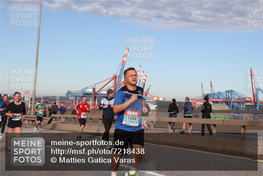 03.10.2024 - Köhlbrandbrückenlauf Matties Gatica Varas http://msf.ph/oto/7218438 03.10.2024 09:41:00 Position 2 2840, 1523, 1303 meine-sportfotos.de