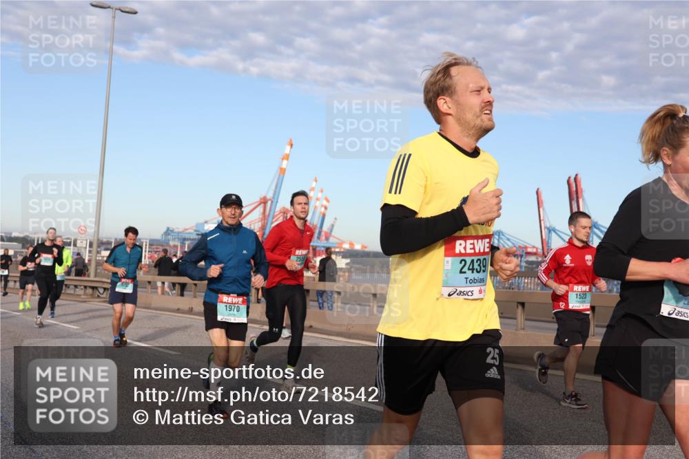 03.10.2024 - Köhlbrandbrückenlauf Matties Gatica Varas http://msf.ph/oto/7218542 03.10.2024 09:41:04 Position 2 1970, 255, 2439, 12, 1523, 25, 24 meine-sportfotos.de