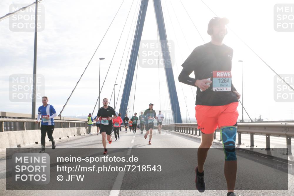 03.10.2024 - Köhlbrandbrückenlauf Jannik Wohlers http://msf.ph/oto/7218543 03.10.2024 09:23:23 Position 1 13, 2186, 1264 meine-sportfotos.de