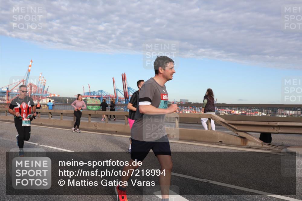 03.10.2024 - Köhlbrandbrückenlauf Matties Gatica Varas http://msf.ph/oto/7218994 03.10.2024 09:41:18 Position 2 1984, 1279 meine-sportfotos.de