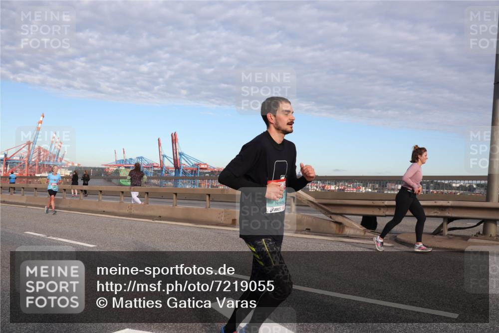 03.10.2024 - Köhlbrandbrückenlauf Matties Gatica Varas http://msf.ph/oto/7219055 03.10.2024 09:41:21 Position 2  meine-sportfotos.de