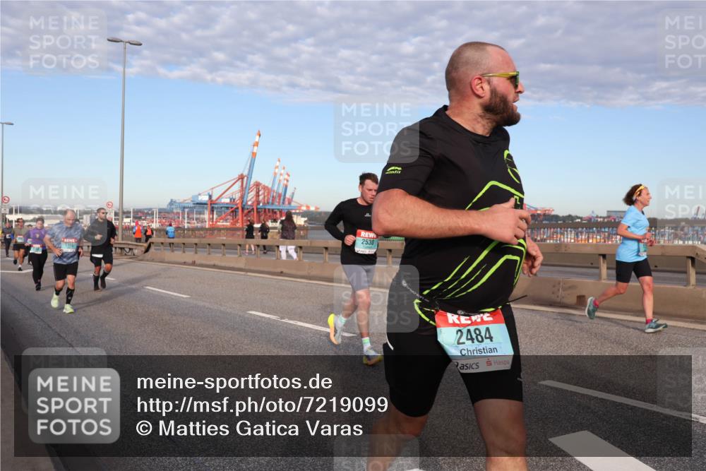 03.10.2024 - Köhlbrandbrückenlauf Matties Gatica Varas http://msf.ph/oto/7219099 03.10.2024 09:41:24 Position 2 1160, 2530, 2484 meine-sportfotos.de