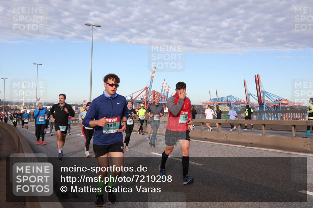 03.10.2024 - Köhlbrandbrückenlauf Matties Gatica Varas http://msf.ph/oto/7219298 03.10.2024 09:41:35 Position 2 1587, 1910, 1844, 2808, 1559 meine-sportfotos.de