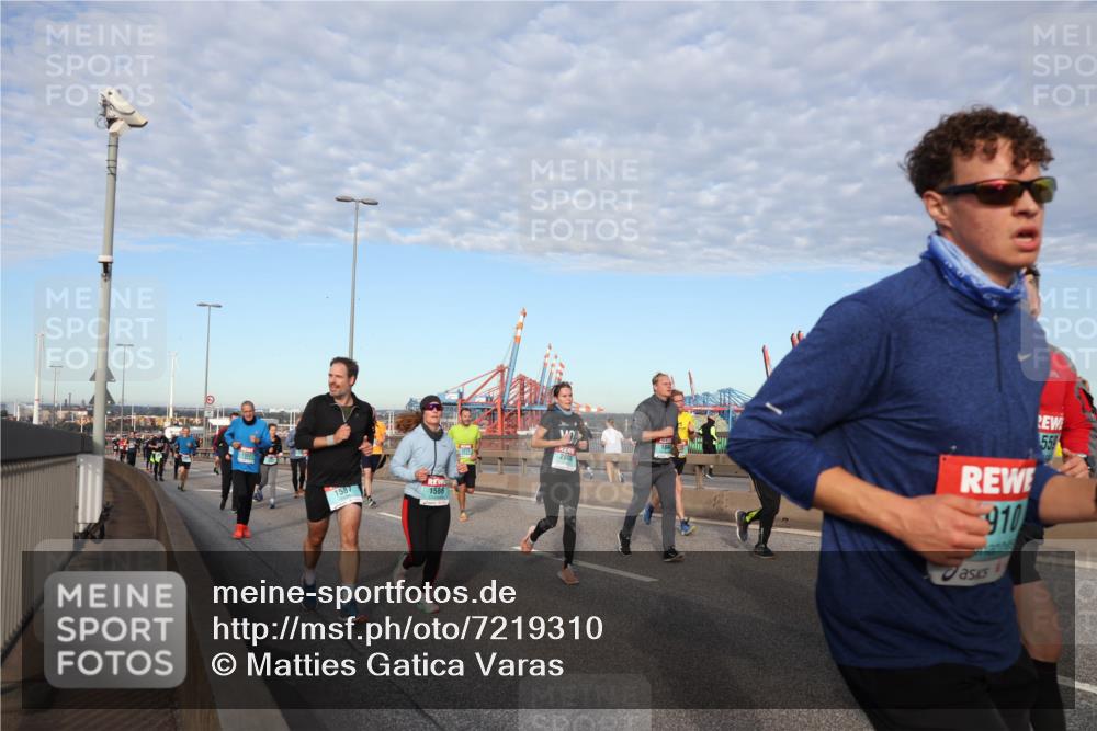 03.10.2024 - Köhlbrandbrückenlauf Matties Gatica Varas http://msf.ph/oto/7219310 03.10.2024 09:41:36 Position 2 1587, 1586, 910, 559 meine-sportfotos.de