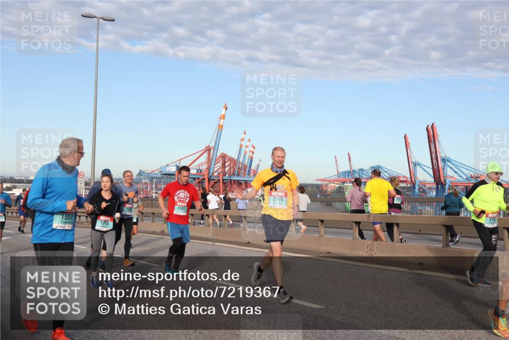 03.10.2024 - Köhlbrandbrückenlauf Matties Gatica Varas http://msf.ph/oto/7219367 03.10.2024 09:41:39 Position 2 1557, 1240, 2105, 3107, 1565, 171 meine-sportfotos.de