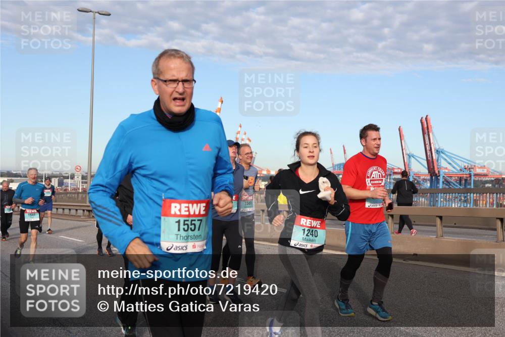 03.10.2024 - Köhlbrandbrückenlauf Matties Gatica Varas http://msf.ph/oto/7219420 03.10.2024 09:41:41 Position 2 1541, 1557, 1565, 1240 meine-sportfotos.de