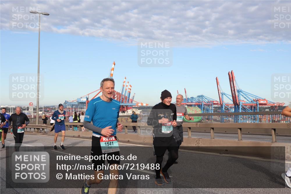 03.10.2024 - Köhlbrandbrückenlauf Matties Gatica Varas http://msf.ph/oto/7219488 03.10.2024 09:41:44 Position 2 1649, 1541, 1283, 2446 meine-sportfotos.de