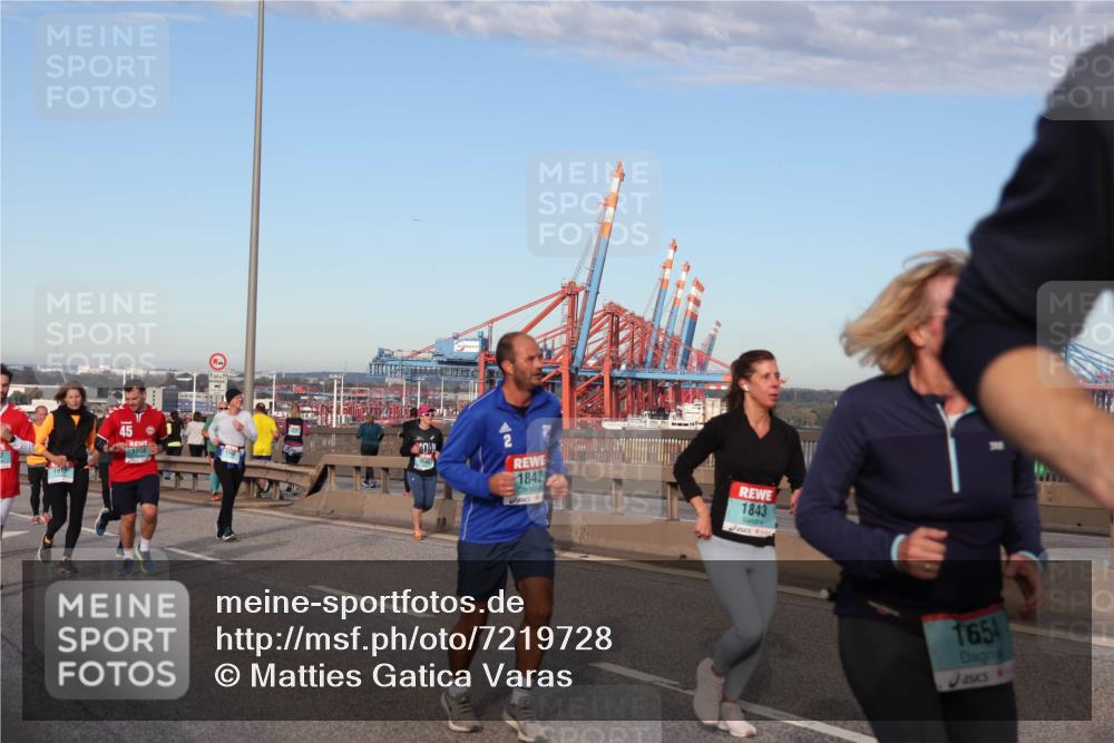 03.10.2024 - Köhlbrandbrückenlauf Matties Gatica Varas http://msf.ph/oto/7219728 03.10.2024 09:41:51 Position 2 500, 1, 1842, 1843, 1654 meine-sportfotos.de