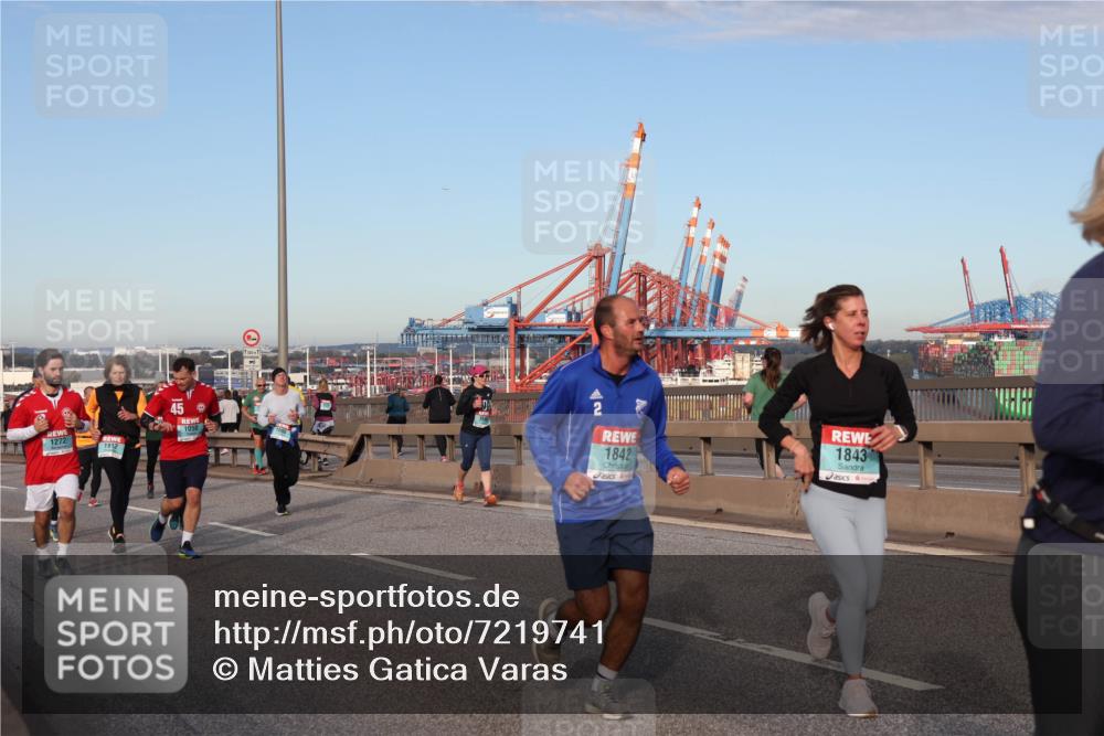 03.10.2024 - Köhlbrandbrückenlauf Matties Gatica Varas http://msf.ph/oto/7219741 03.10.2024 09:41:51 Position 2 1272, 1912, 45, 1050, 2, 1842, 1843 meine-sportfotos.de