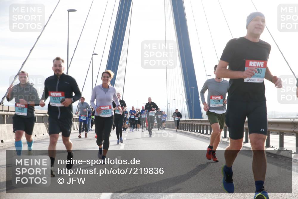 03.10.2024 - Köhlbrandbrückenlauf Jannik Wohlers http://msf.ph/oto/7219836 03.10.2024 09:23:42 Position 1 1432, 1373, 1143, 1388, 1389, 30 meine-sportfotos.de