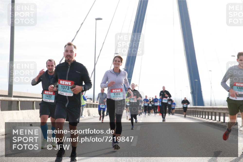 03.10.2024 - Köhlbrandbrückenlauf Jannik Wohlers http://msf.ph/oto/7219847 03.10.2024 09:23:42 Position 1 1432, 1373, 1388, 1389 meine-sportfotos.de