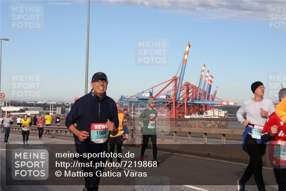 03.10.2024 - Köhlbrandbrückenlauf Matties Gatica Varas http://msf.ph/oto/7219868 03.10.2024 09:41:56 Position 2 500, 1909, 1809, 1605, 19 meine-sportfotos.de