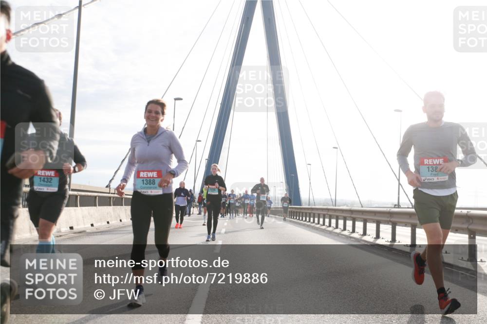03.10.2024 - Köhlbrandbrückenlauf Jannik Wohlers http://msf.ph/oto/7219886 03.10.2024 09:23:43 Position 1 1432, 1388, 1230, 138 meine-sportfotos.de