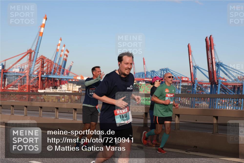 03.10.2024 - Köhlbrandbrückenlauf Matties Gatica Varas http://msf.ph/oto/7219941 03.10.2024 09:42:00 Position 2 1692, 1753 meine-sportfotos.de
