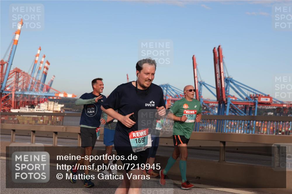 03.10.2024 - Köhlbrandbrückenlauf Matties Gatica Varas http://msf.ph/oto/7219945 03.10.2024 09:42:01 Position 2 1692, 1753 meine-sportfotos.de