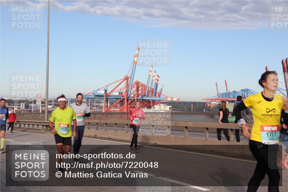 03.10.2024 - Köhlbrandbrückenlauf Matties Gatica Varas http://msf.ph/oto/7220048 03.10.2024 09:42:04 Position 2 2107, 1473, 1921, 1873, 1717 meine-sportfotos.de