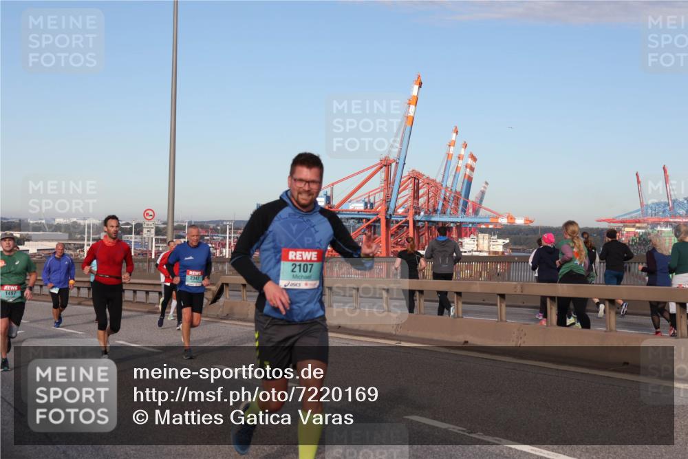 03.10.2024 - Köhlbrandbrückenlauf Matties Gatica Varas http://msf.ph/oto/7220169 03.10.2024 09:42:08 Position 2 1497, 2347, 2107 meine-sportfotos.de