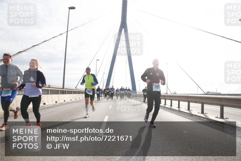 03.10.2024 - Köhlbrandbrückenlauf Jannik Wohlers http://msf.ph/oto/7221671 03.10.2024 09:23:48 Position 1 1143, 1934, 3305 meine-sportfotos.de