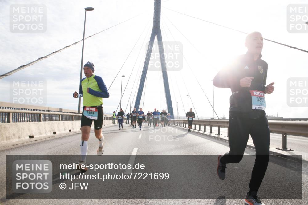03.10.2024 - Köhlbrandbrückenlauf Jannik Wohlers http://msf.ph/oto/7221699 03.10.2024 09:23:49 Position 1 1934, 3305 meine-sportfotos.de