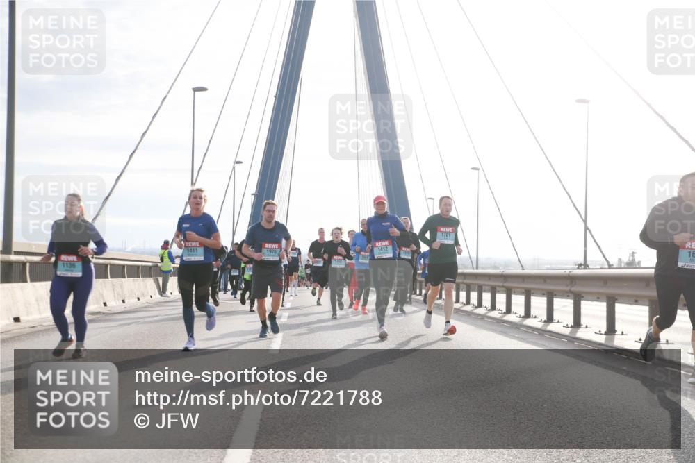 03.10.2024 - Köhlbrandbrückenlauf Jannik Wohlers http://msf.ph/oto/7221788 03.10.2024 09:23:51 Position 1 1701, 1411, 1976, 1412, 1136, 16 meine-sportfotos.de